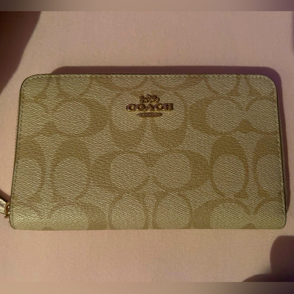 Coach Medium ID zip wallet